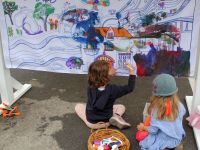 Friends of Eltham Platypus invited children to help them paint a banner that featured local areas, creatures and waterways.